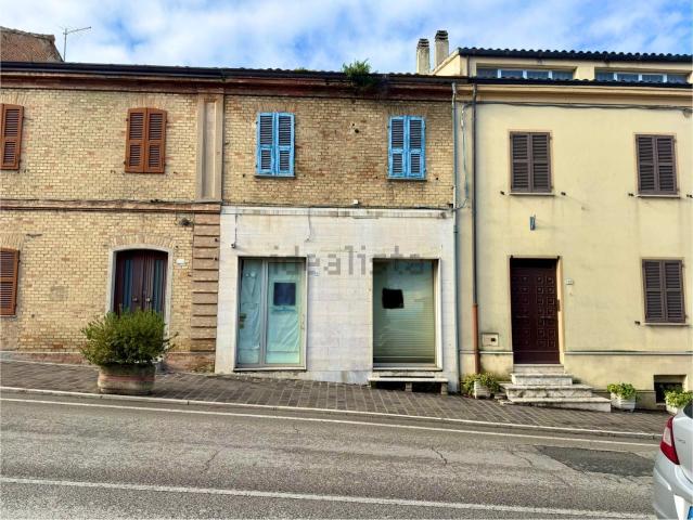 Locale Commerciale in vendita a Figuretta, Marche