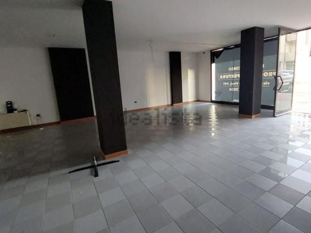 Locale Commerciale in vendita a Unione dei Comuni Circondario dell'Empolese Valdelsa, Empoli