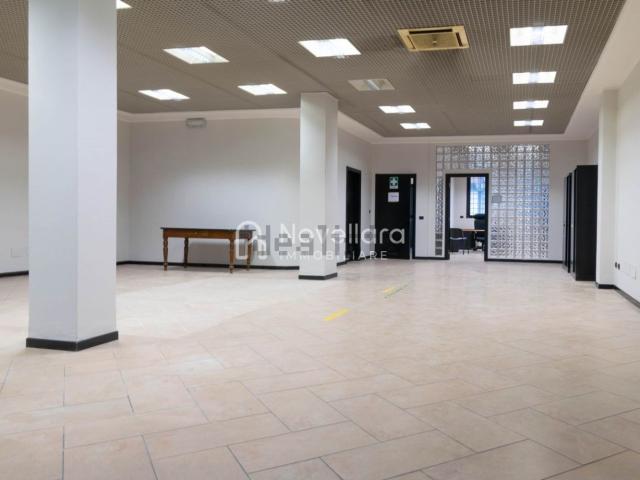 Locale Commerciale in vendita a Pianura Reggiana, Re