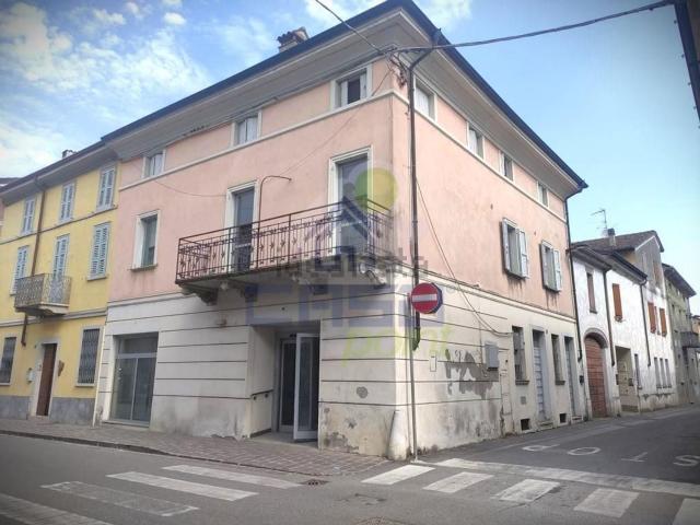 Locale Commerciale in vendita a Canneto sull'Oglio, Mantova