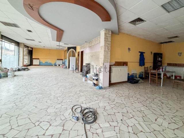 Locale Commerciale in vendita a Brughiera, Sorisole