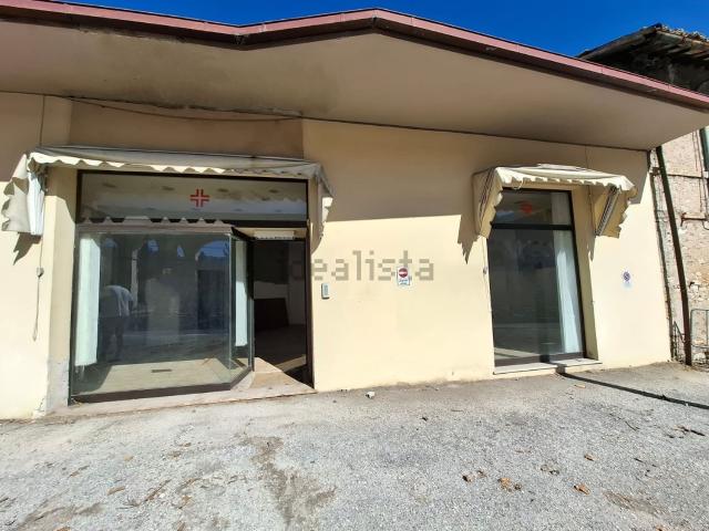 Locale Commerciale in vendita a Collerisana, Spoleto