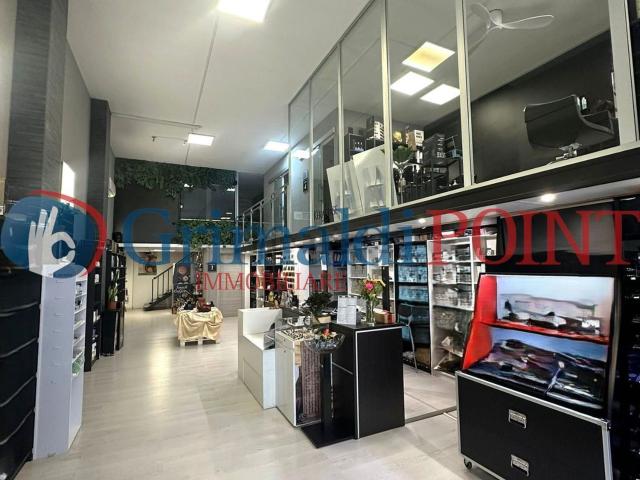 Locale Commerciale in vendita a Puglia, Lecce
