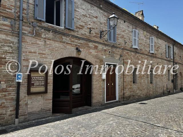 Locale Commerciale in vendita a Marche, Fermo