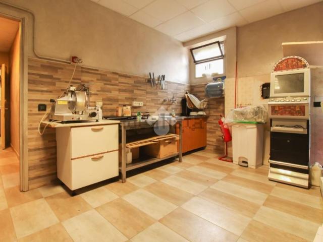 Locale Commerciale in vendita a Bonate Sopra, Lombardia