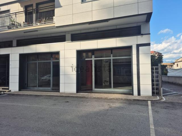 Locale Commerciale in vendita a De Matthaeis, Frosinone