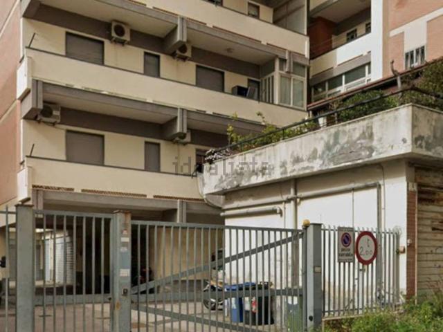 Locale Commerciale in vendita a Borgo-Sanzio, Catania