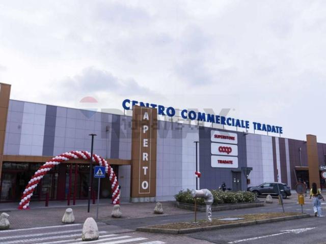 Locale Commerciale in vendita a Abbiate Guazzone, Tradate