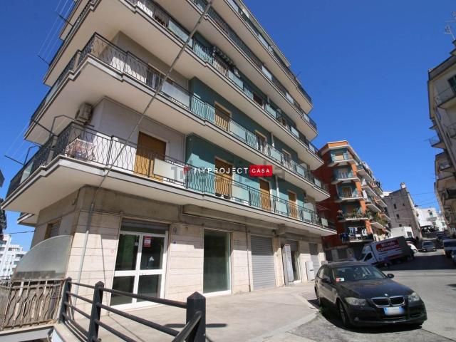 Locale Commerciale in vendita a Puglia, Taranto