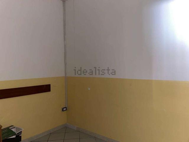 Locale Commerciale in vendita a Cancello Ed Arnone, Campania