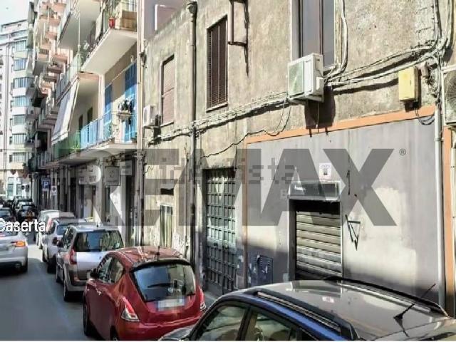 Locale Commerciale in vendita a Borgo-Sanzio, Catania