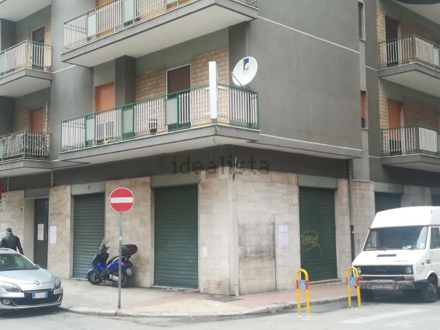 Locale Commerciale in vendita a Puglia, Taranto