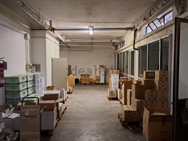 Locale Commerciale in vendita a Zona Sud, Brescia