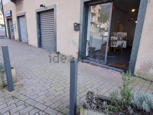 Locale Commerciale in vendita a Tavernerio, Lombardia