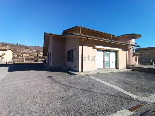 Locale Commerciale in vendita a Unione dei comuni Media Valle del Serchio, Coreglia Antelminelli