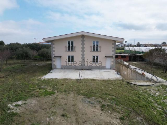 Locale Commerciale in vendita a Santa Marina, Milazzo