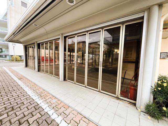 Locale Commerciale in vendita a Lignano Pineta, Friuli-Venezia Giulia