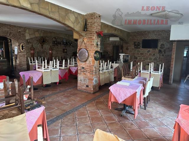 Locale Commerciale in vendita a Giussago, Lombardia