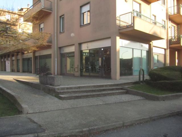 Locale Commerciale in vendita a Lurate Abbate, Lurate Caccivio