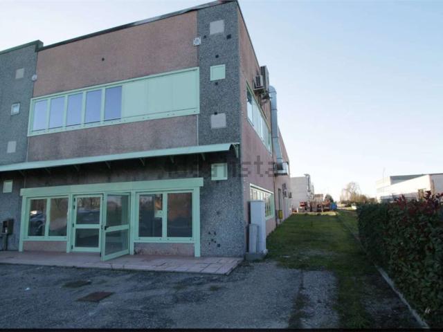 Locale Commerciale in vendita a Unione Comuni Modenesi Area Nord, San Prospero