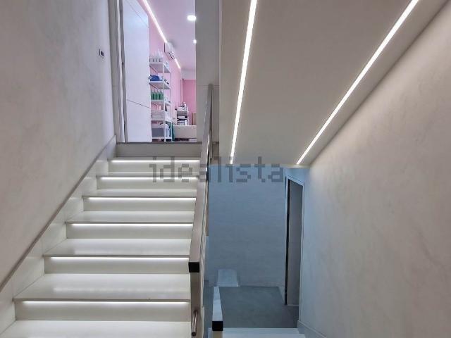 Locale Commerciale in vendita a Mondragone, Campania