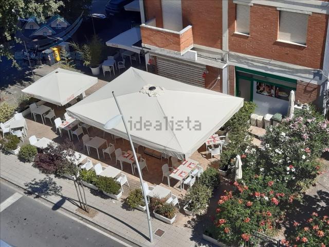 Locale Commerciale in vendita a Lido di Camaiore, Camaiore