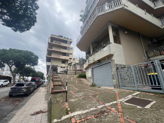 Locale Commerciale in vendita a IV Circoscrizione, Messina