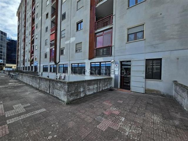 Locale Commerciale in vendita a Quartiere Italia, Latina