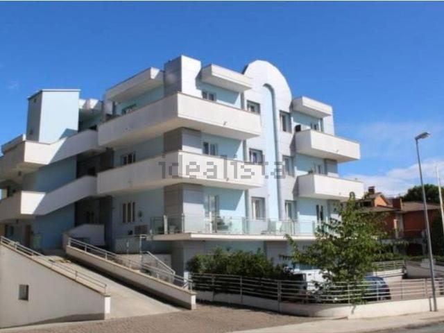 Locale Commerciale in vendita a San Marone, Marche
