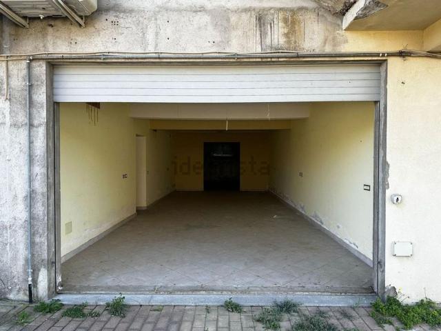 Locale Commerciale in vendita a Calabria, Catanzaro