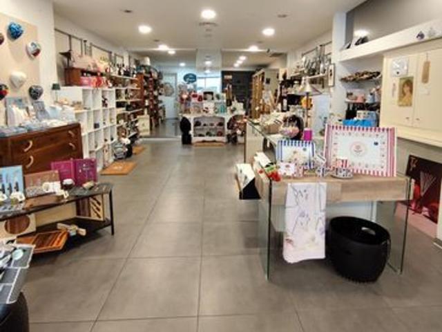 Locale Commerciale in vendita a Borgo Dolomiti, Adria