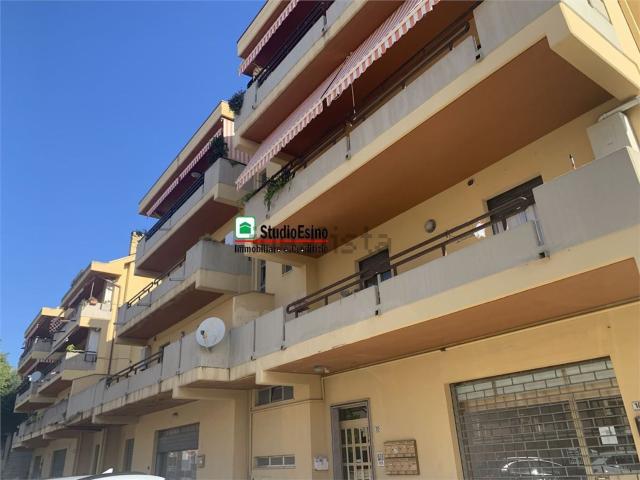 Locale Commerciale in vendita a Stella, Marche