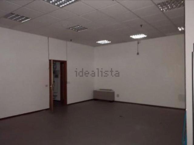Locale Commerciale in vendita a Cavazzoli, Re