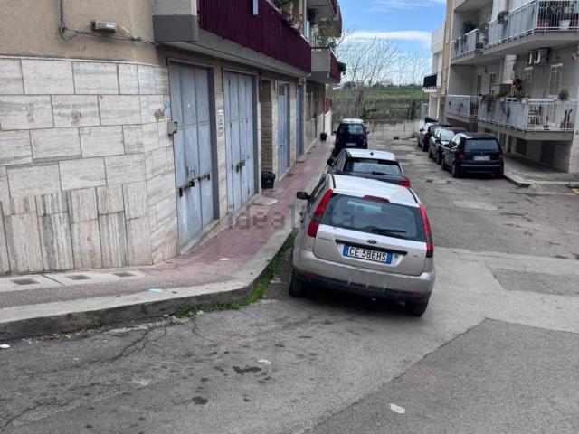 Locale Commerciale in vendita a Puglia, Bari