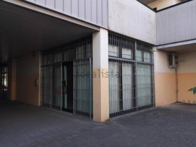Locale Commerciale in vendita a Cavazzoli, Re