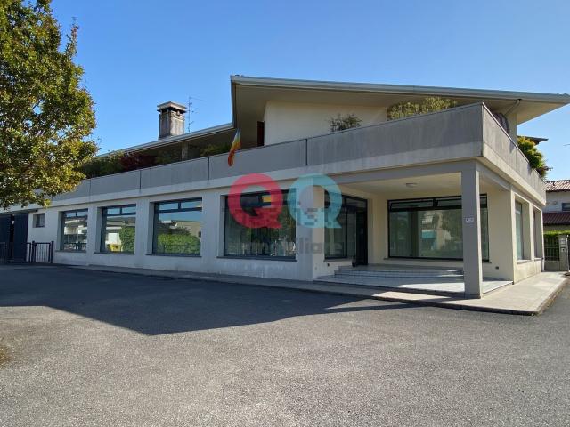 Locale Commerciale in vendita a Cinto Caomaggiore, Veneto