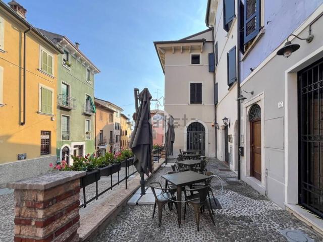 Locale Commerciale in vendita a Desenzano Del Garda, Lombardia