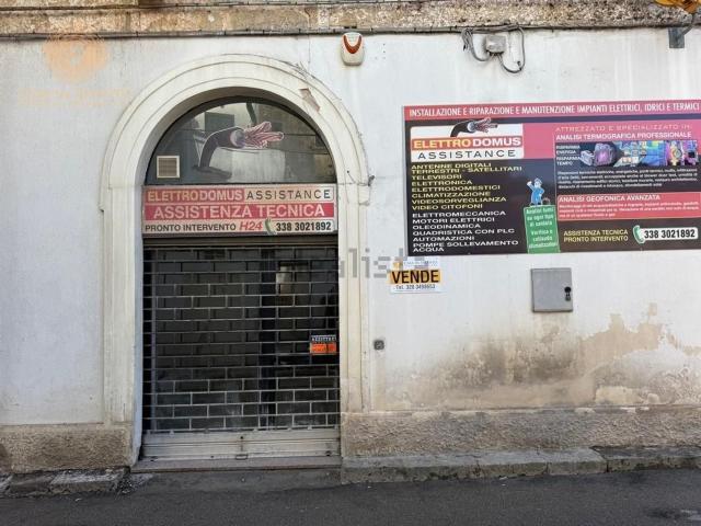 Locale Commerciale in vendita a Puglia, Lecce
