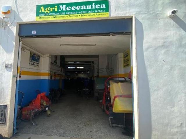 Locale Commerciale in vendita a Puglia, Bari