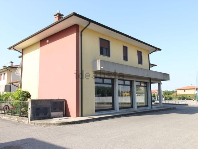 Locale Commerciale in vendita a San Bonifacio, Veneto