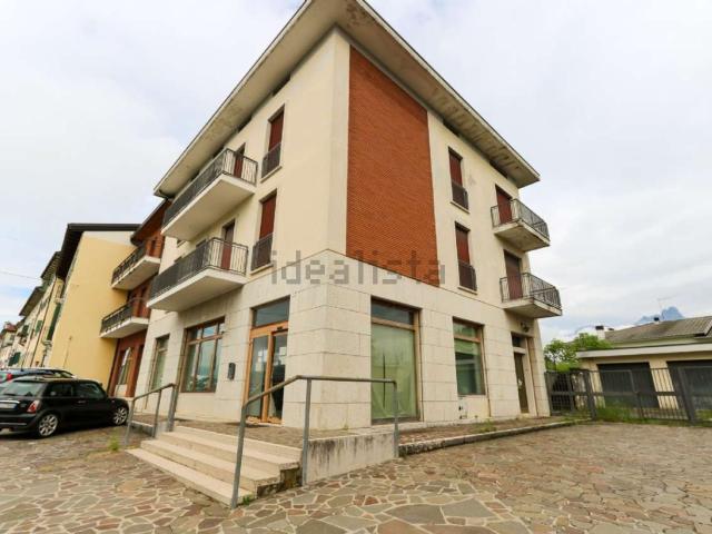 Locale Commerciale in vendita a Borgo Valbelluna, Pagognane