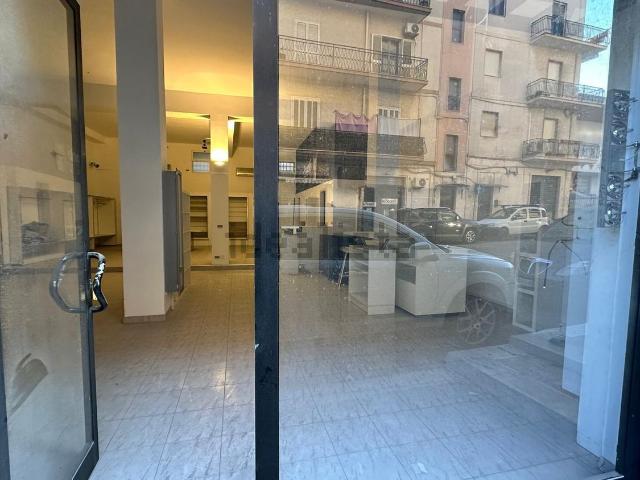 Locale Commerciale in vendita a Puglia, Brindisi