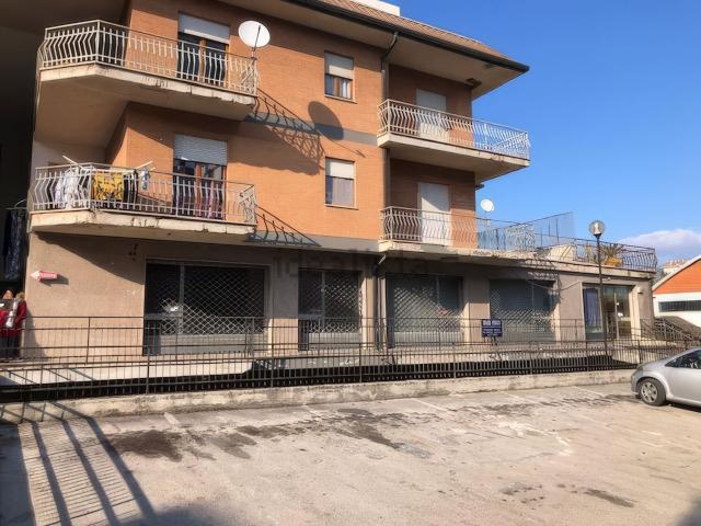 Locale Commerciale in vendita a Marche, Fermo
