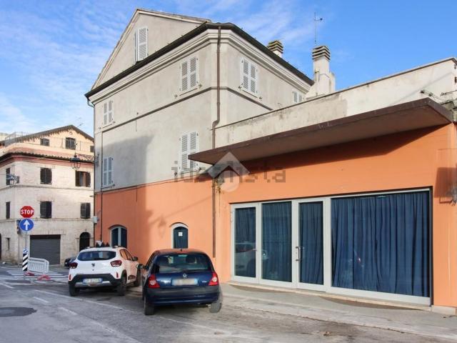 Locale Commerciale in vendita a San Lorenzo, Marche