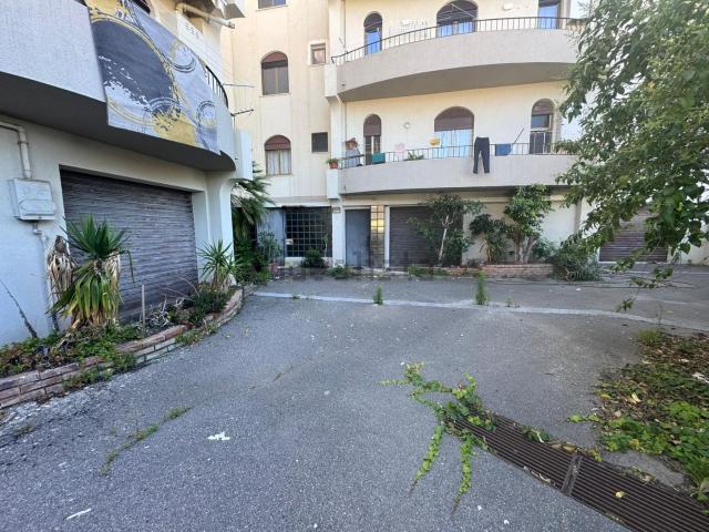 Locale Commerciale in vendita a Militi, Barcellona Pozzo Di Gotto