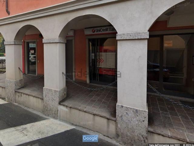 Locale Commerciale in vendita a Locate Bergamasco, Ponte San Pietro