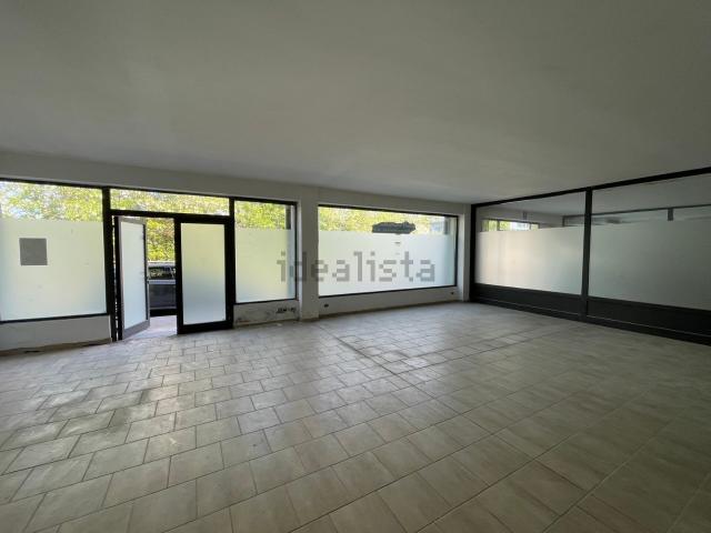 Locale Commerciale in vendita a Bustecche, Varese