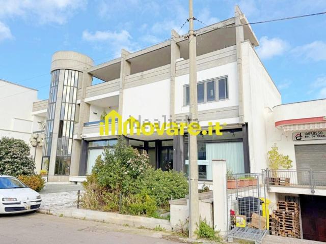 Locale Commerciale in vendita a Puglia, Lecce