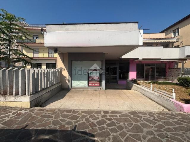 Locale Commerciale in vendita a Montesilvano, Abruzzo