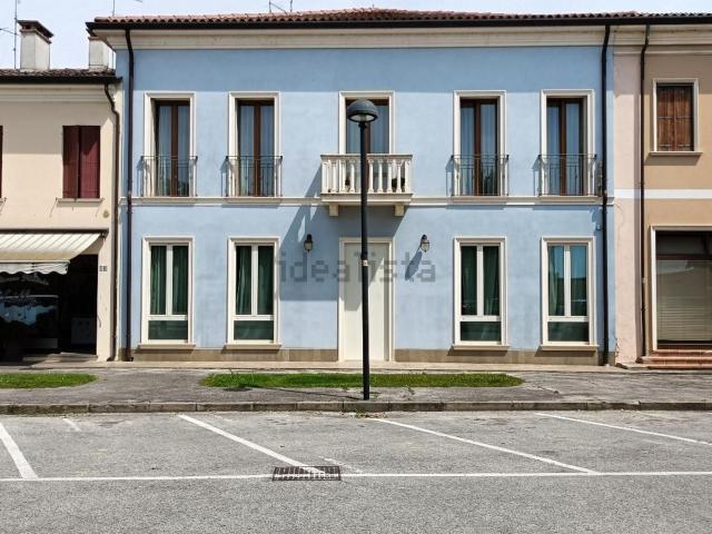 Locale Commerciale in vendita a Lozzo Atestino, Veneto